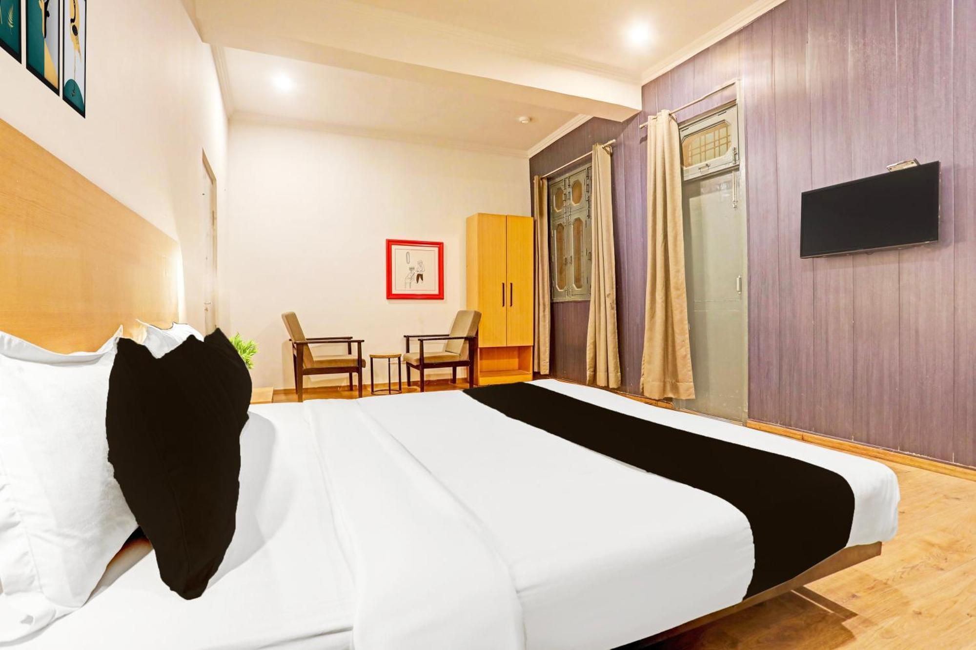 Super Townhouse Vijay Khand Gomti Nagar Lucknow Zewnętrze zdjęcie