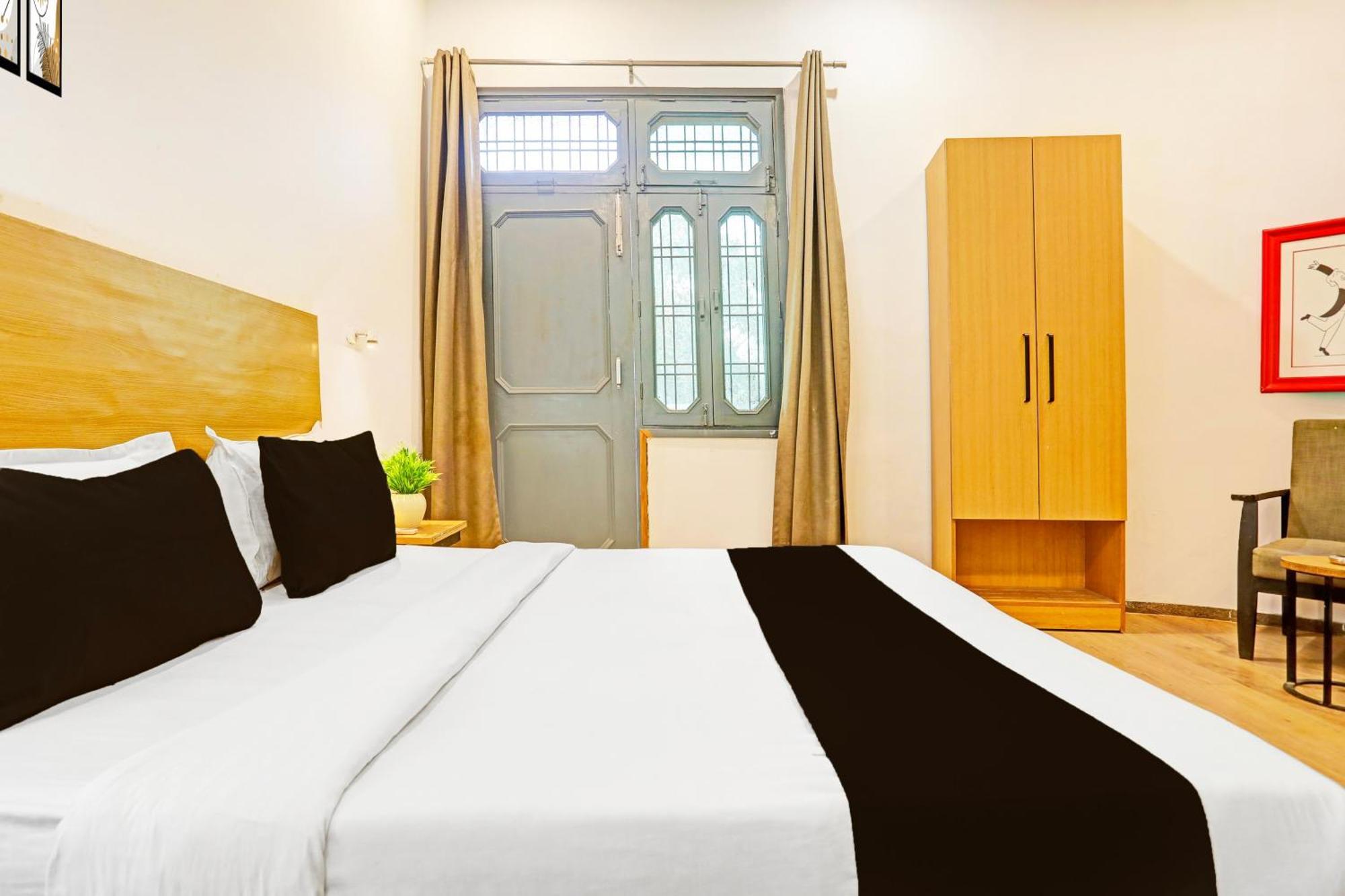 Super Townhouse Vijay Khand Gomti Nagar Lucknow Zewnętrze zdjęcie