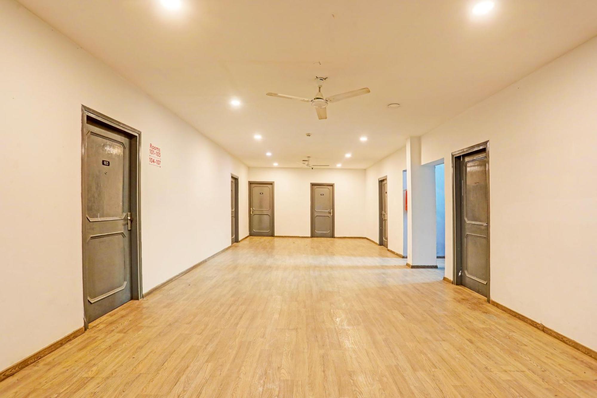 Super Townhouse Vijay Khand Gomti Nagar Lucknow Zewnętrze zdjęcie