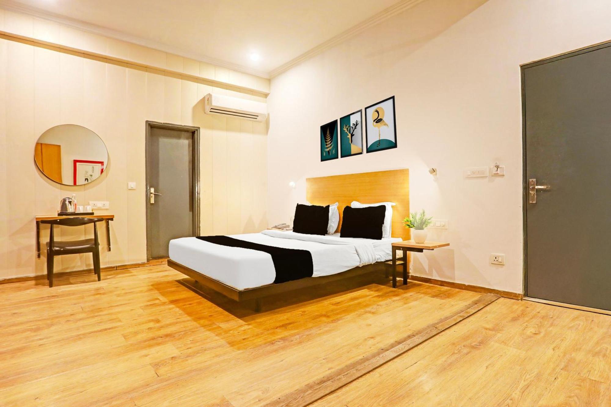 Super Townhouse Vijay Khand Gomti Nagar Lucknow Zewnętrze zdjęcie