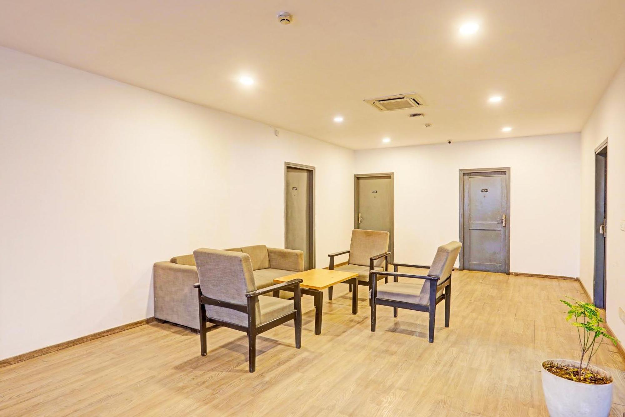 Super Townhouse Vijay Khand Gomti Nagar Lucknow Zewnętrze zdjęcie