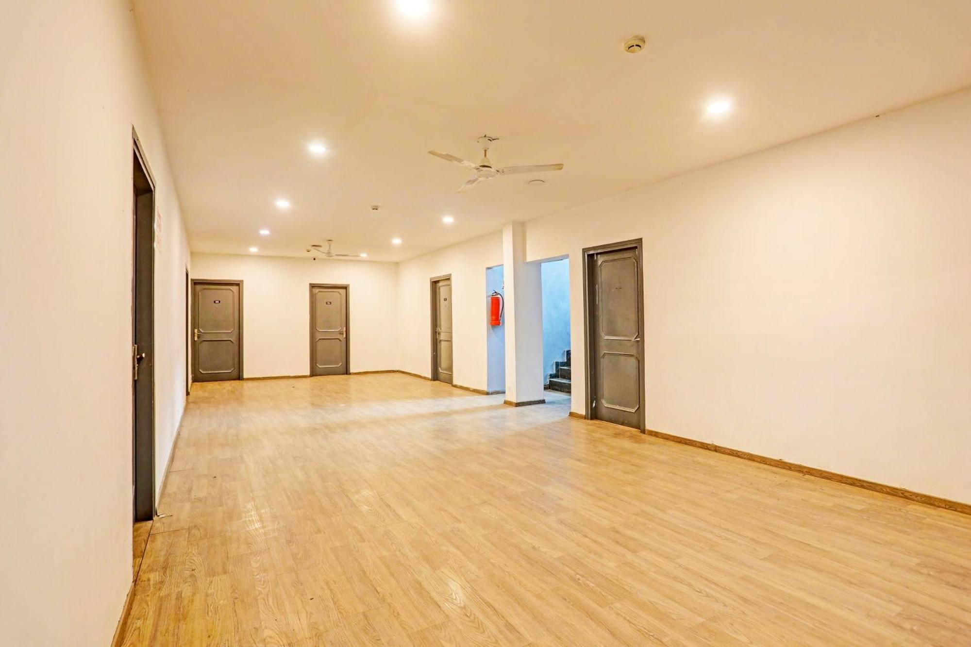 Super Townhouse Vijay Khand Gomti Nagar Lucknow Zewnętrze zdjęcie